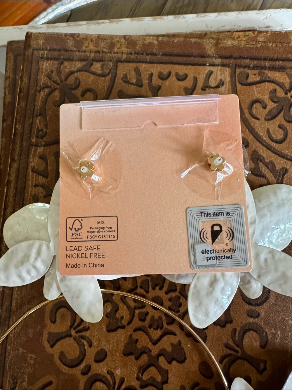 Piper K White Floral Statement Necklace and Earrings Set - Picture 3 of 4